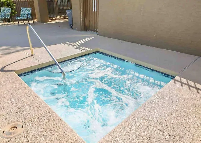 Hébergement de vacances The Cool Cactus With Pool And Jacuzzi